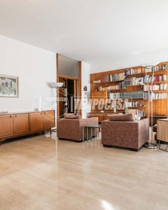 Quadrilocale con doppi servizi e box