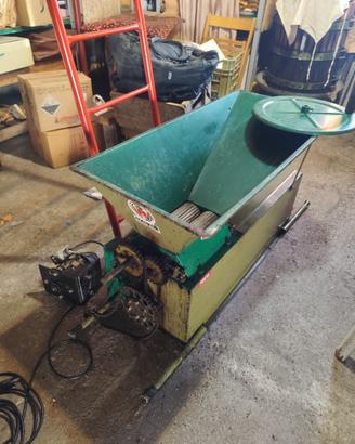 Pigiatrice con diraspatrice Mearelli