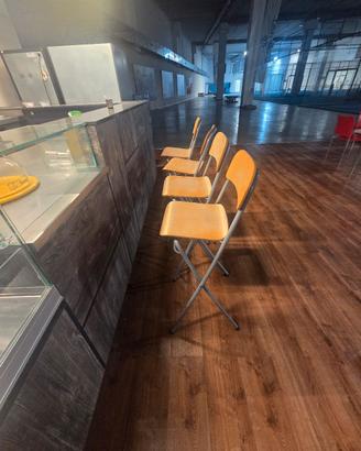 Sgabelli in legno