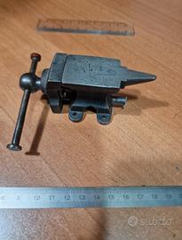 Piccola incudine con morsa per orefici vintage