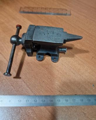 Piccola incudine con morsa per orefici vintage