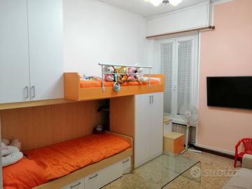 Letto a castello completo di armadi e cassetti