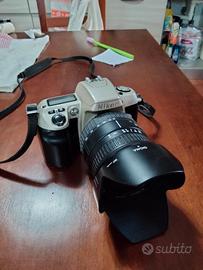macchina fotografica con zoom 