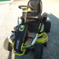Trattorino rasaerba ryobi a batteria RM480E