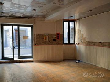 Negozio adiacente a Piazza xx settembre
