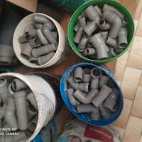 Raccordi in plastica grigia 
