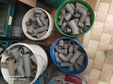 Raccordi in plastica grigia 