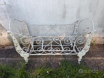 Lettino o culla in ferro battuto