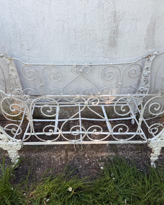 Lettino o culla in ferro battuto