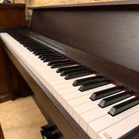 Pianoforte KORG  Misure : Larghezza 1,35 x 25x h77