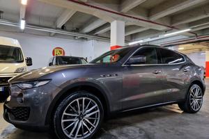MASERATI Levante 3000 V6 CV.250 TETTO+21'+ UNIPR