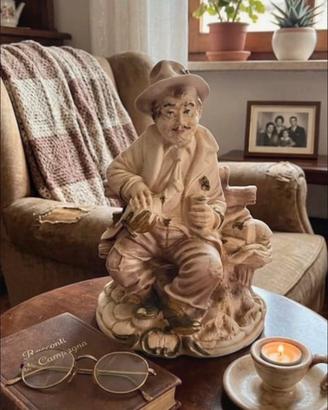 Statua uomo anziano in ceramica vintage