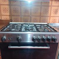 Cucina con di forno