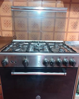 Cucina con di forno