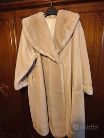 Cappotto con pelliccia sintetica