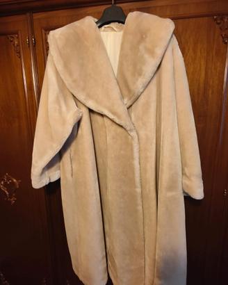 Cappotto con pelliccia sintetica