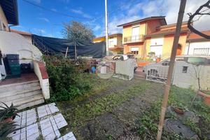 2 LOCALI A VIAREGGIO