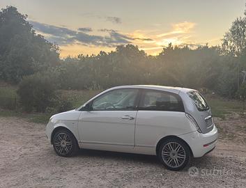 Lancia y