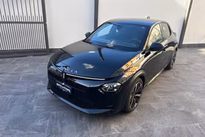 Lancia Ypsilon Hybrid e-DCT edizione cassina