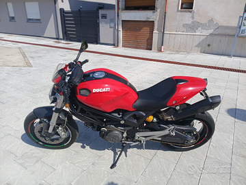 Ducati Monster 696