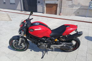 Ducati Monster 696