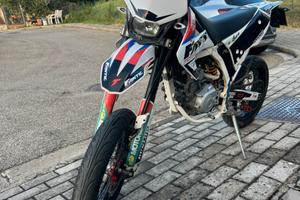 Motard Fantic 125