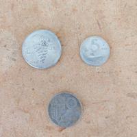 3 monete