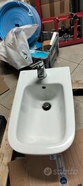 Bidet sospeso con staffa