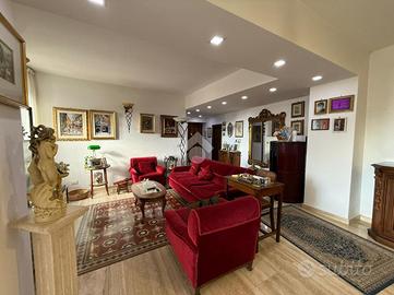 3 LOCALI A FALCONARA ALBANESE