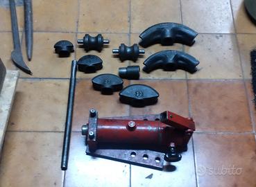 Curvatubi o piegatubi idraulica profesisonale