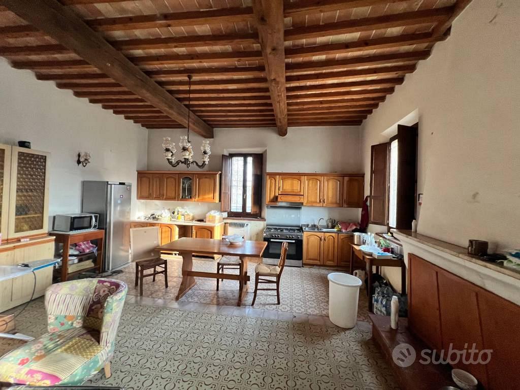 Villa di 550 m² con più di 5 locali e box auto a A - Vista 5