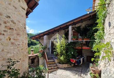 CASA SEMINDIPENDENTE A SPOLETO