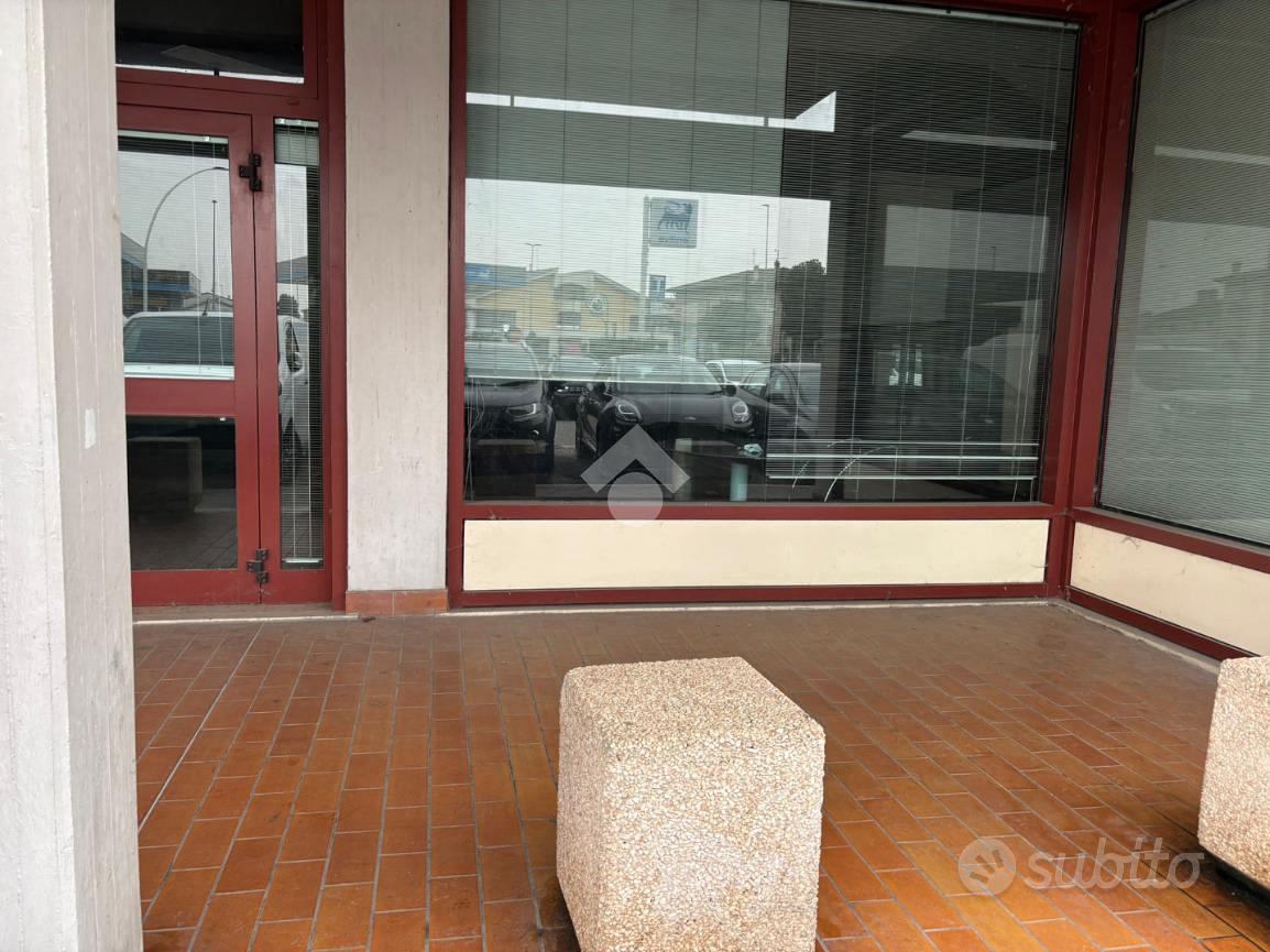 NEGOZIO A VILLAFRANCA DI VERONA - Altro