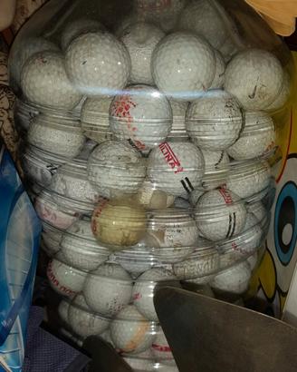 Centinaia di palline da golf