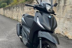 Piaggio Beverly 300 Deep Black 2024