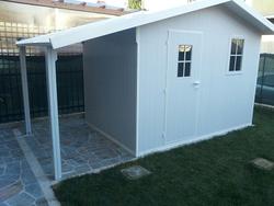 Casetta in pvc 3x2 con tettoia