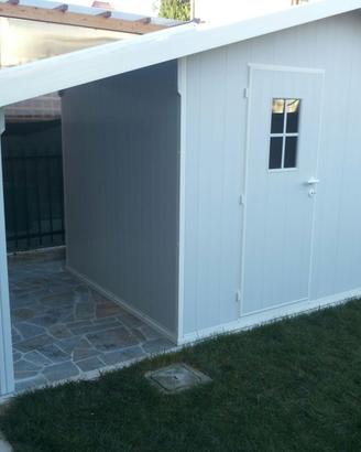 Casetta in pvc 3x2 con tettoia