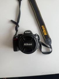 Nikon D3000 con borsa e telecomando