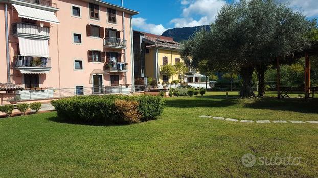 In parco di recente costruzione con posto auto