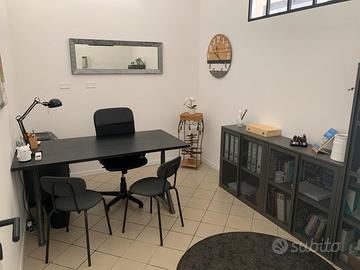 Ufficio arredato uso professionale