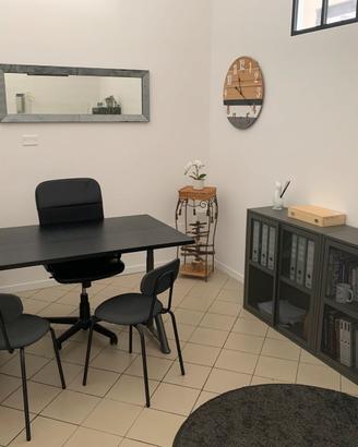 Ufficio arredato uso professionale