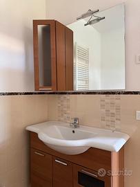 Mobiletto bagno con lavabo