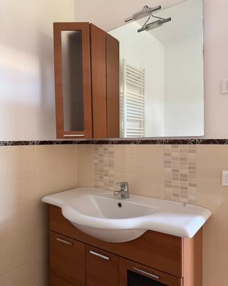 Mobiletto bagno con lavabo