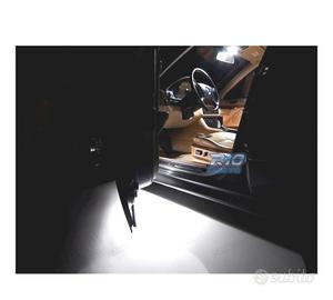 PLAFONI LED LUCE PER PIEDI E PORTE BMW