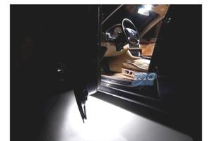 PLAFONI LED LUCE PER PIEDI E PORTE BMW