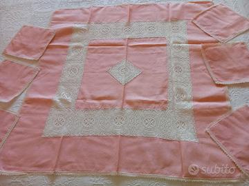 Tovaglietta vintage in lino e pizzo