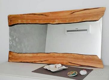 Specchio con fasce in legno d’ulivo