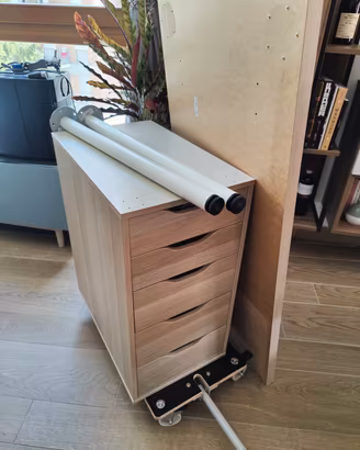 Scrivania con cassettiera Ikea