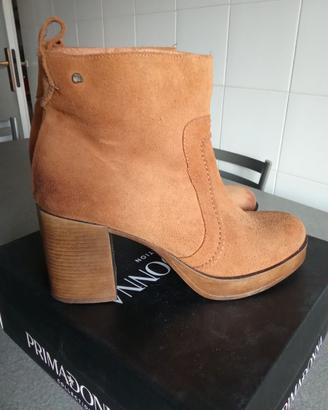 Scarpe scamosciate di vera pelle