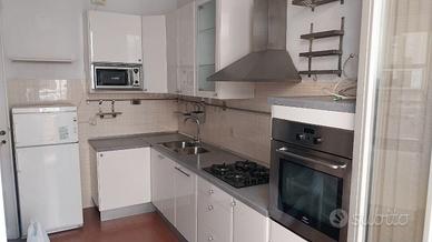Cucina IKEA lineare bianca lucida buonissimo stato